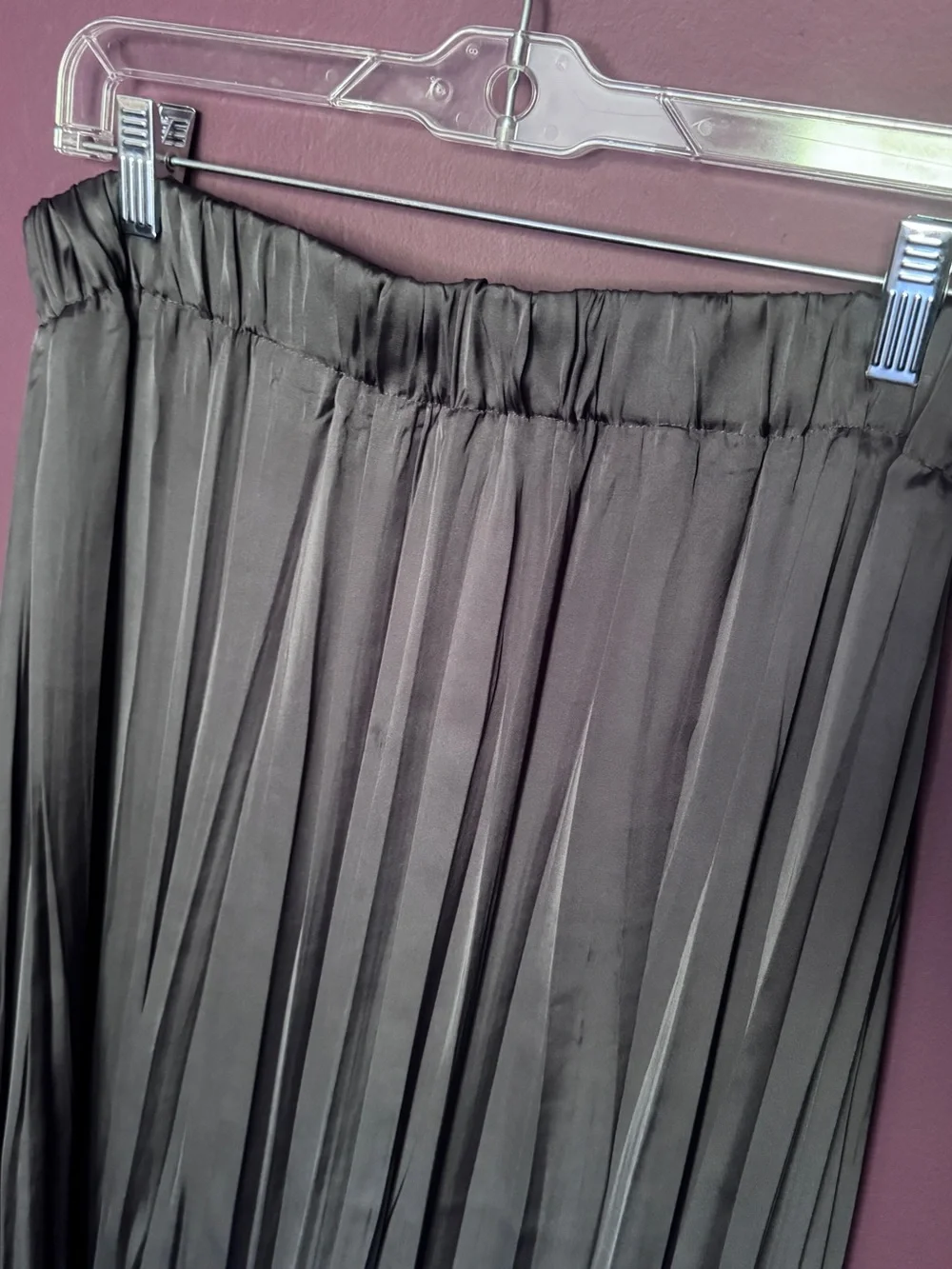 Pleated Satin Midi Skirt in Gray - Zara